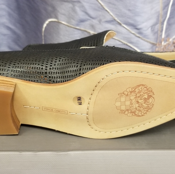 Vince Camuto flat shoes - Picture 2 of 4